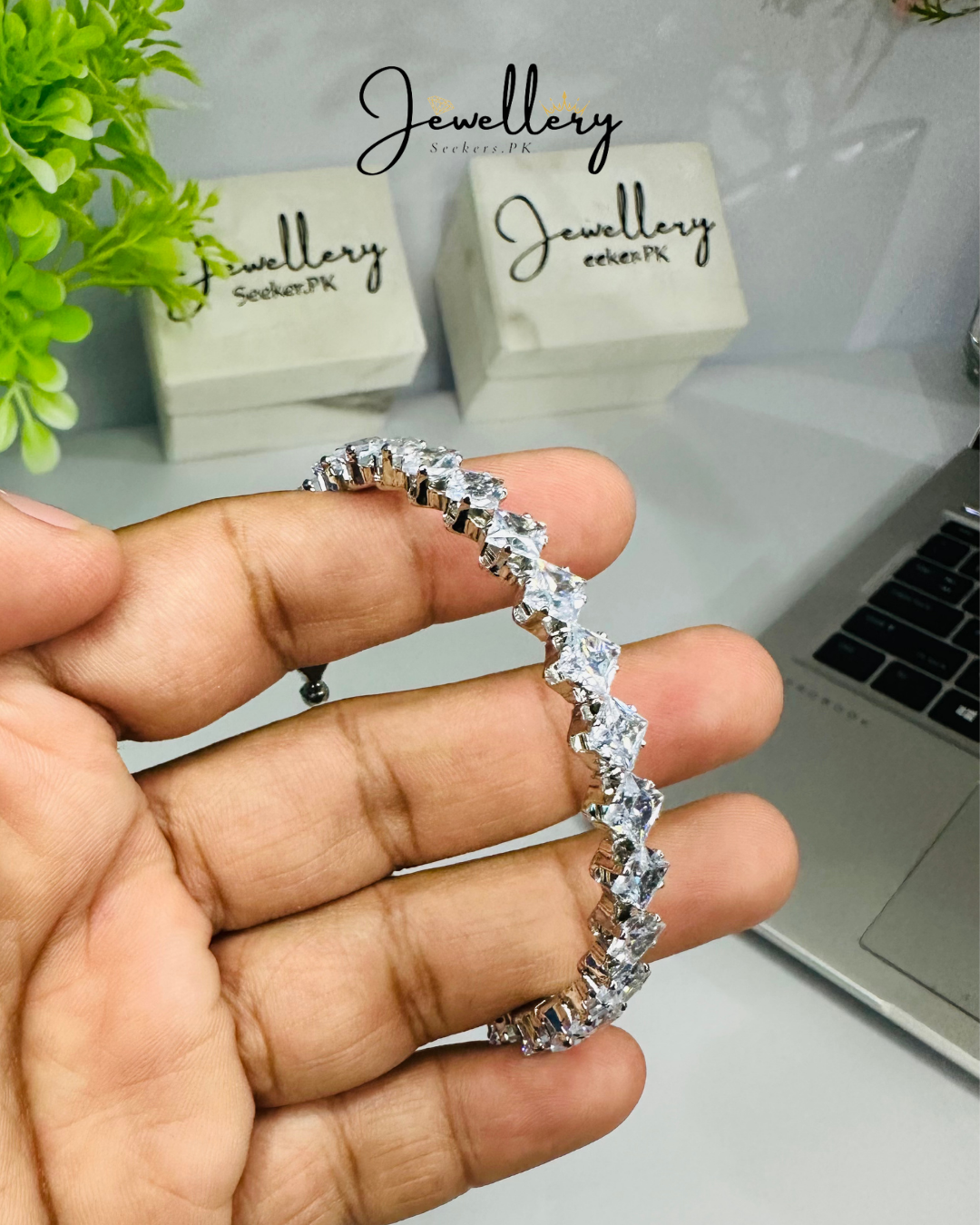 White Zircon Stone Bangle ( Adjustable )