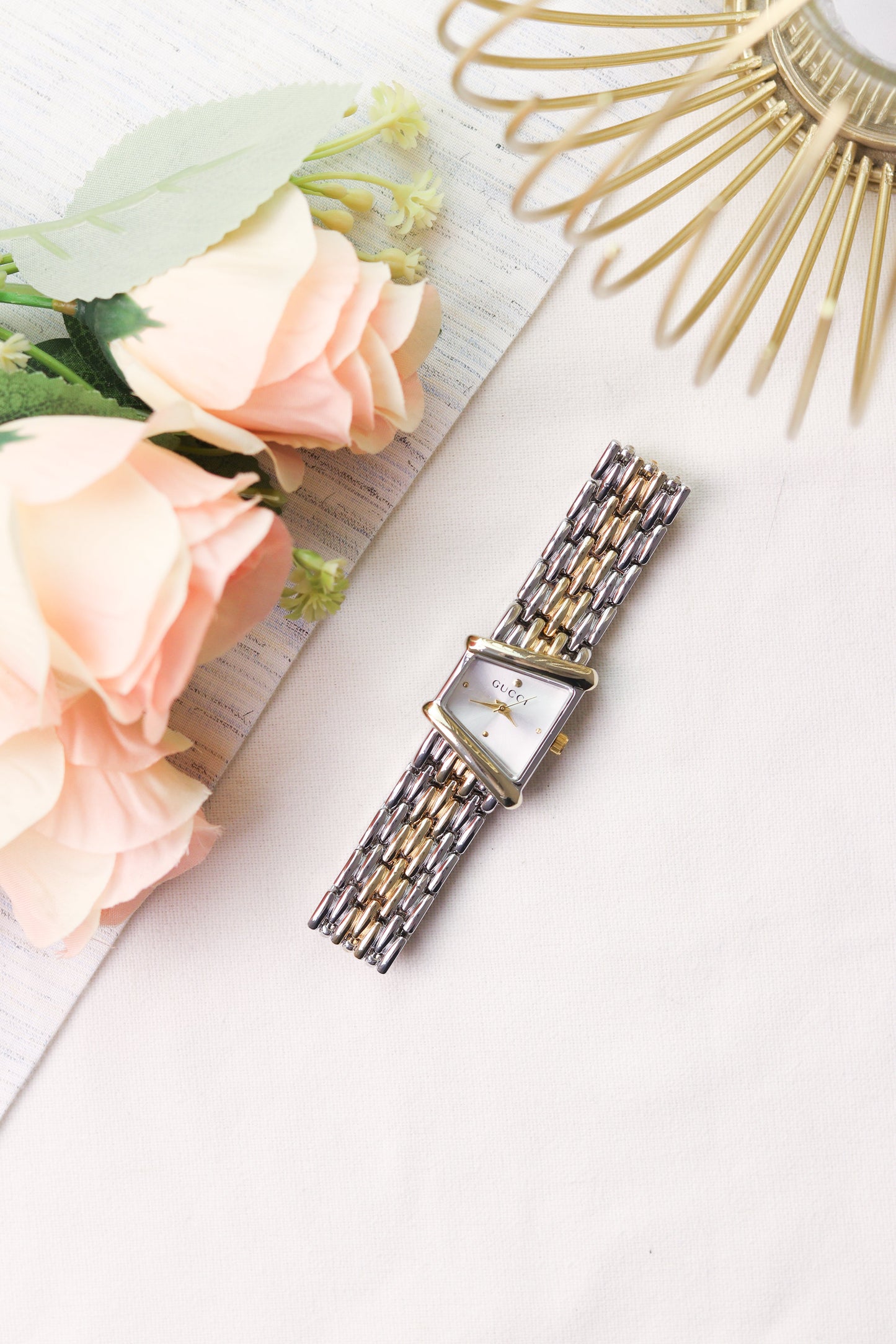 Gucci Elegance Women Watch (Silver)