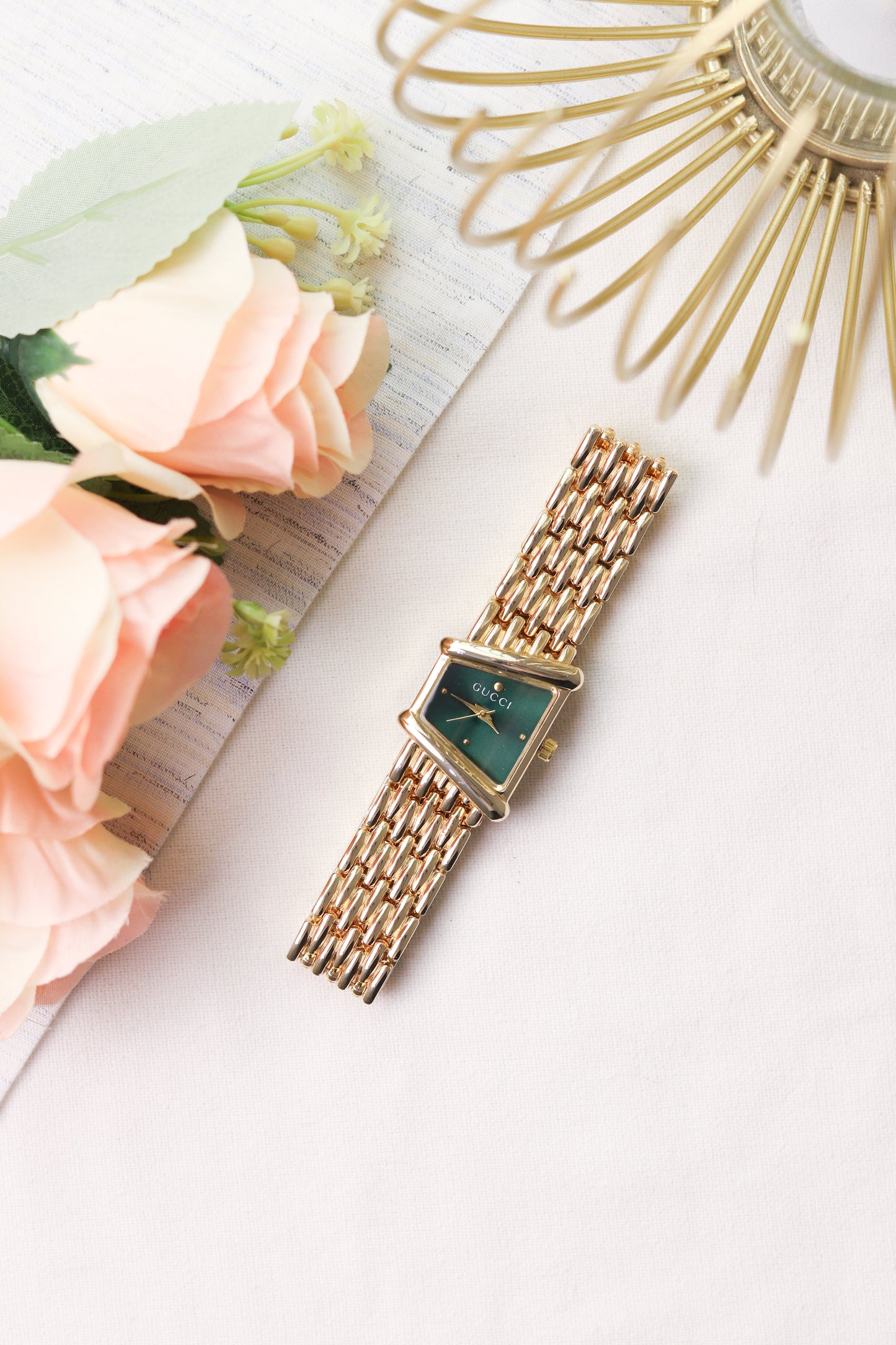 Gucci Gold Elegance Women Watch