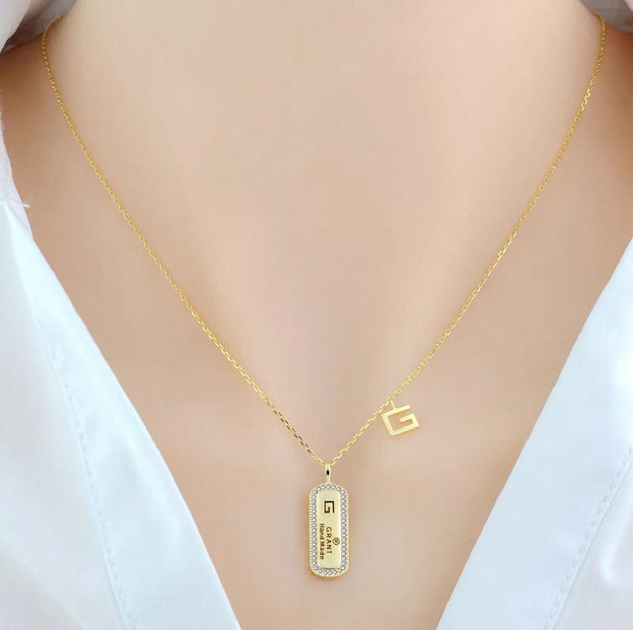 Grant hand Necklace