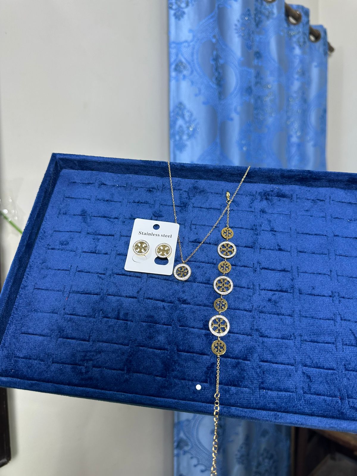 Stainless Steel diamantés Set With Bracelet