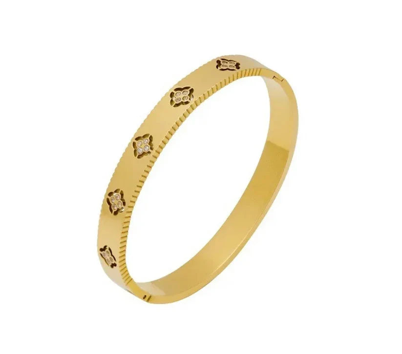 Hollow Four Leaf Clover Rhinestone Bangle